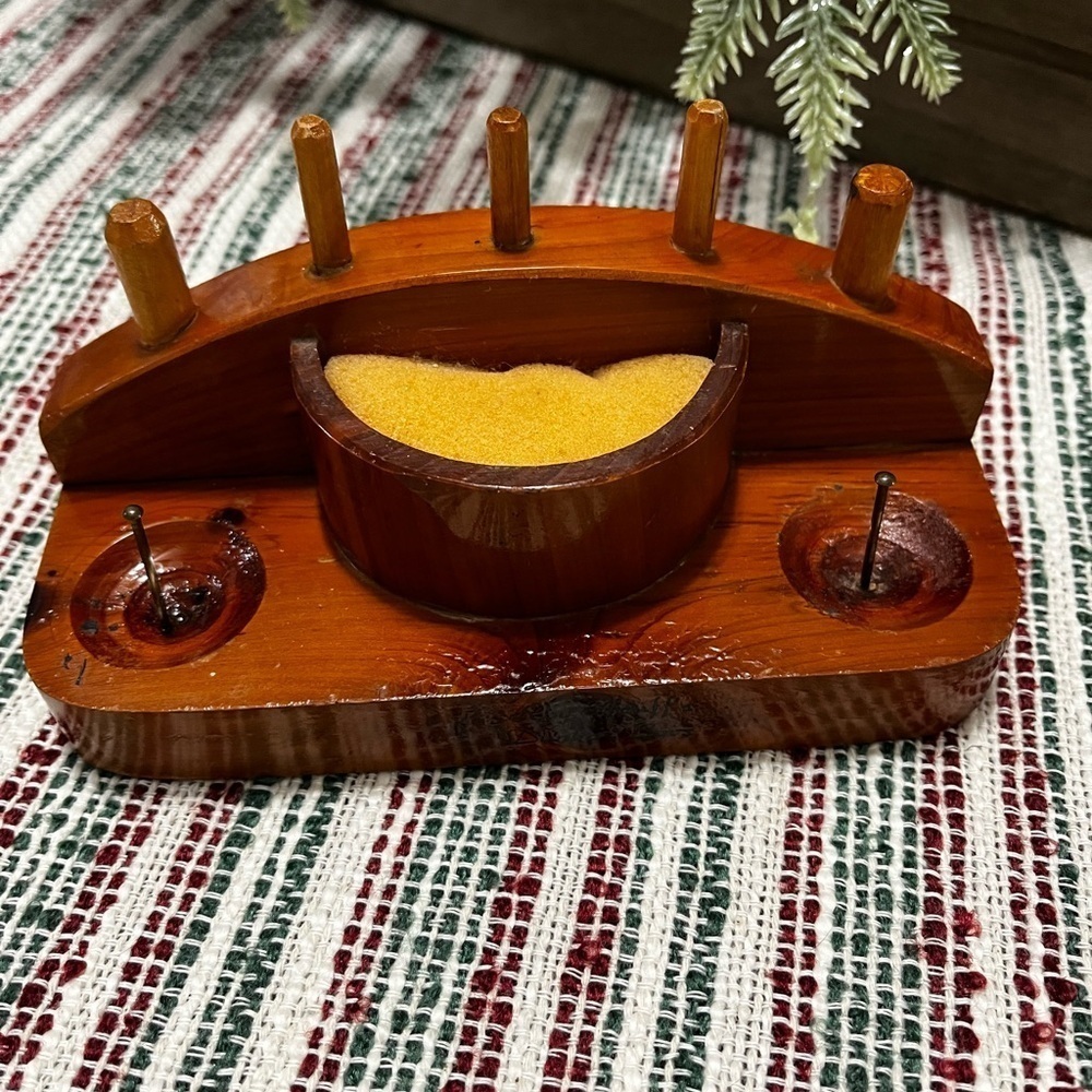 Vintage pin cushion thread Spool holder‎
